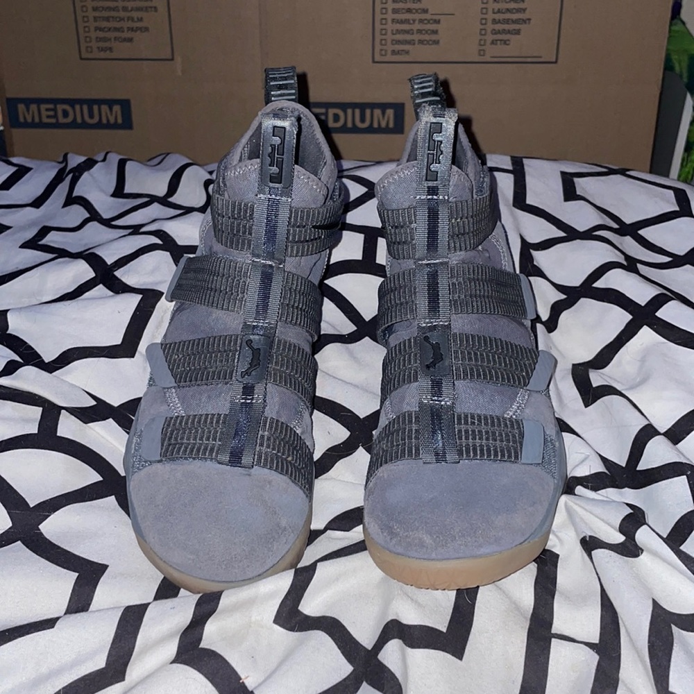 Used Nike lebron Soldier 11